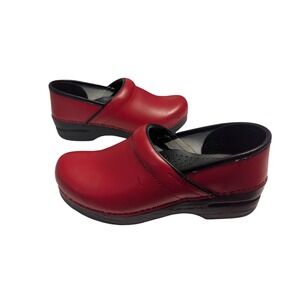 Dansko Professional Red Leather Clogs Womens Size 39 Comfort Slip On Shoes